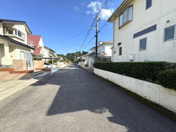 学園木花台南・中古戸建の前面道路含む現地写真