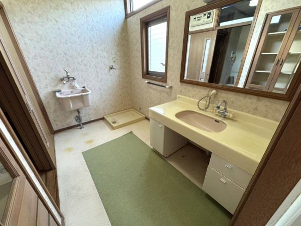 学園木花台南・中古戸建の独立洗面台