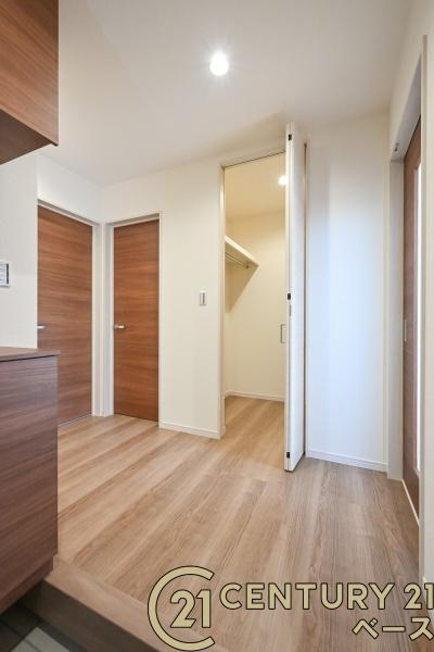 リーブルガーデン大野 ４号棟 ／新築一戸建の玄関|■現地撮影写真■すっきりとした明るい玄関が家族やお客様を迎えてくれます！