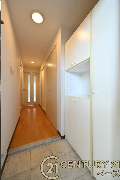 朝日プラザシティ南大和イーストウイングＣ棟の玄関