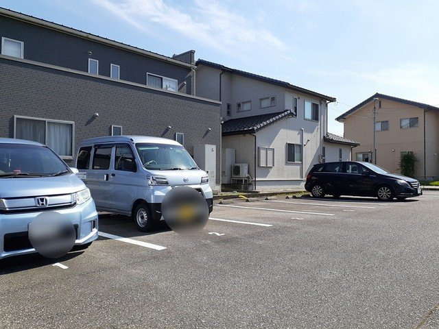 フローレンスの駐車場|駐車場に車を止められます