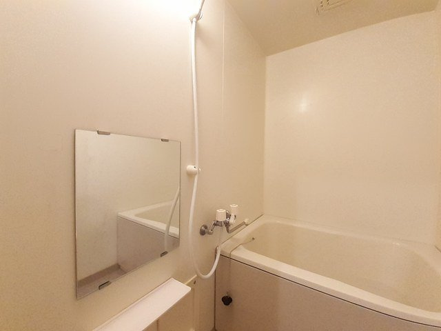 フローレンスの浴室|落ち着いた空間のお風呂です