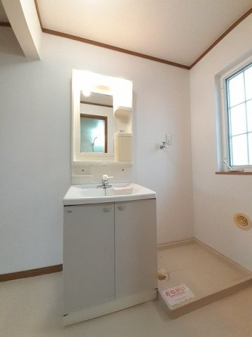 セトル二杉Ⅱ　Ｂ棟の洗面所|脱衣スペースもあります