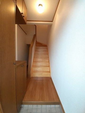 セトル二杉Ⅱ　Ｂ棟の玄関|明るい玄関です