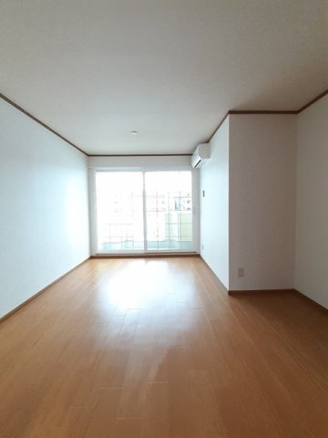 セトル二杉Ⅱ　Ｂ棟の居間・リビング|ゆったりとしたリビングです