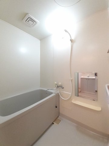 セトル二杉Ⅱ　Ｂ棟の浴室|落ち着いた空間のお風呂です