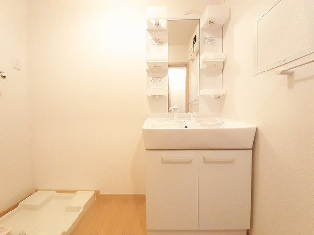 サンフラワー・ガーデンの洗面所|ゆったりとスペースのある洗面所