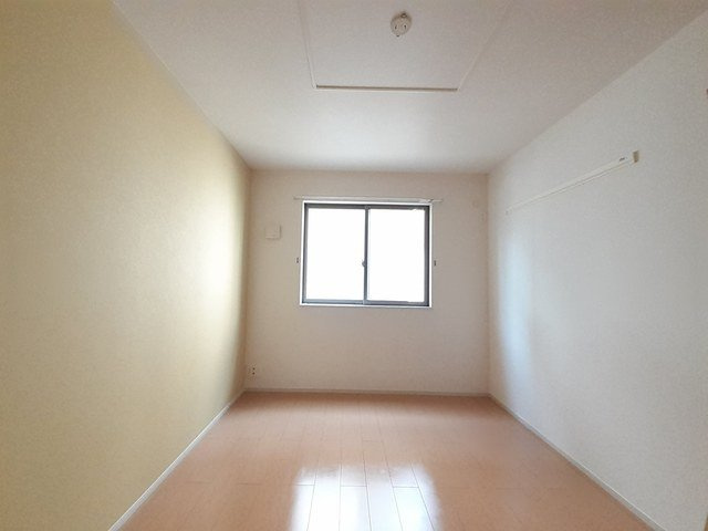 エクラデ　ジュールⅠの内装|明るい室内です