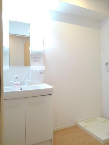 サニーⅣの洗面所|ゆったりとスペースのある洗面所