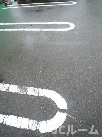 グランシャレー国府の駐車場