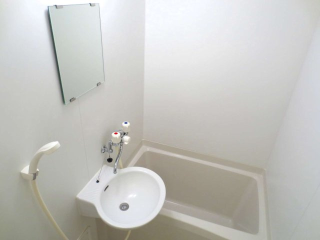 レオパレスベルピーノの浴室