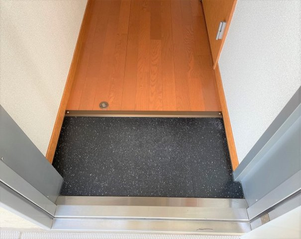 レオパレスシェル　ガーデンⅡの玄関