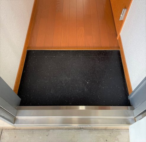 レオパレス輝の玄関