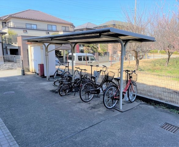 レオパレススプリングＡのその他|屋根付き駐輪場