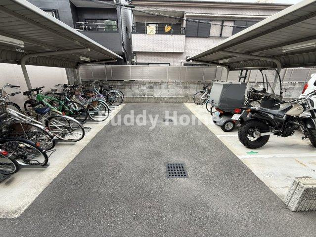 アドニスアビコの駐車場