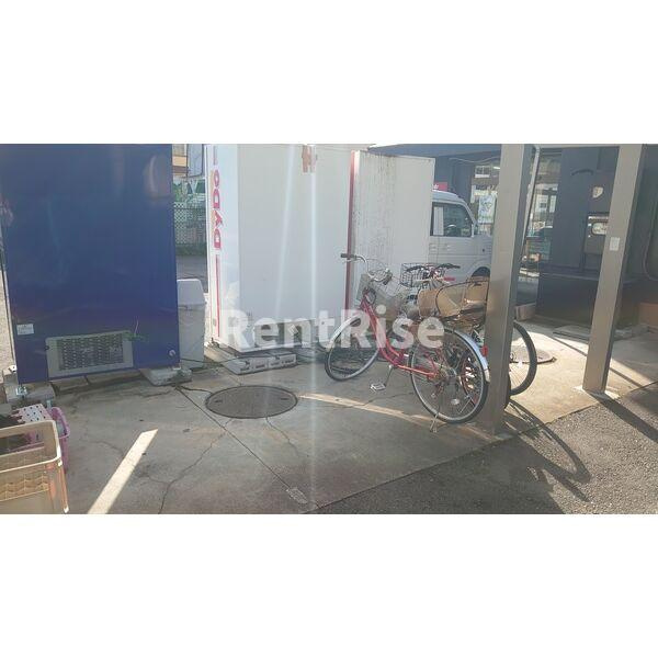 メゾンソレイユの駐車場