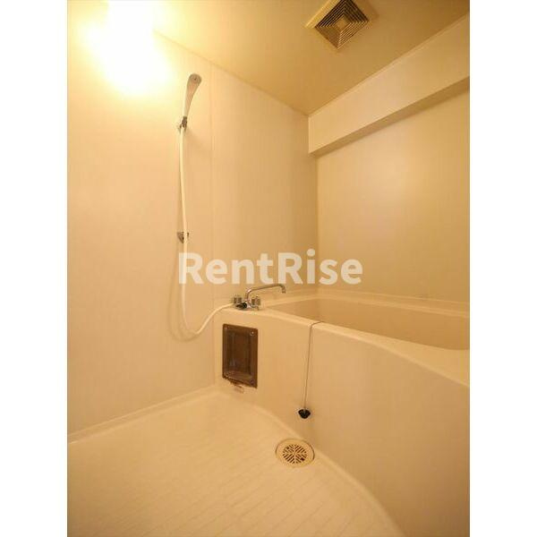 メゾンソレイユの浴室