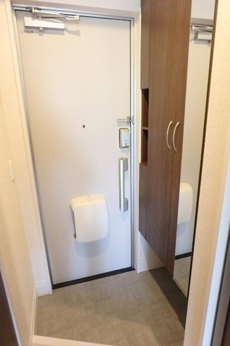 コリーヌ・ドゥの玄関