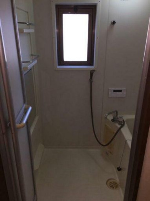 【浴室】 | エスティア | 窓付きです