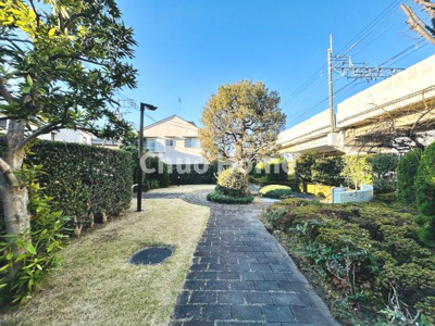 【中庭】 | コスモ平井ガーデンフォルム | 敷地内には緑が多く住環境良好です