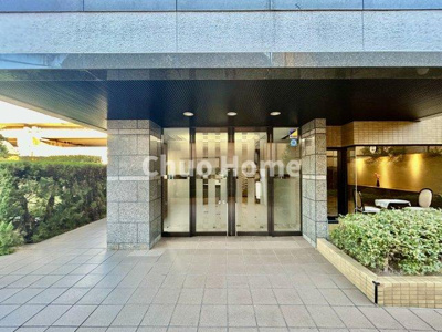 【エントランス】 | コスモ平井ガーデンフォルム | 【エントランス】マンションのエントランスは、その物件の印象を決める、顔とも言える場所です。毎日通る場所ですからきれいなのが一番です。