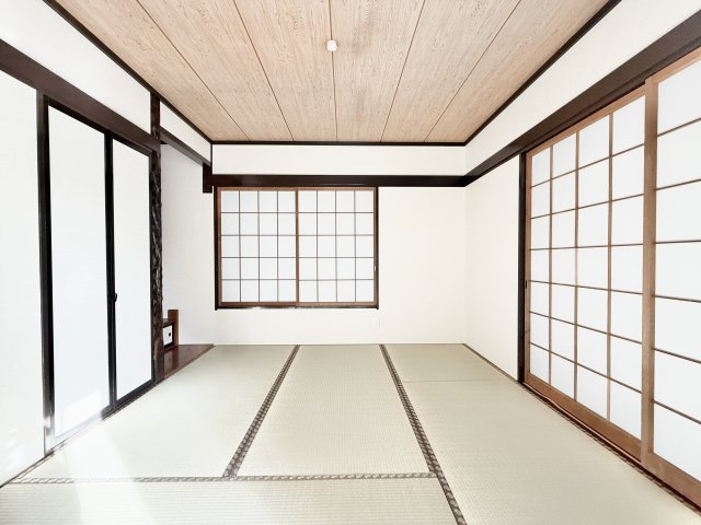 浜名区細江町中川の和室|明るい縁側が魅力的な和室！懐かしさを感じさせてくれます！
