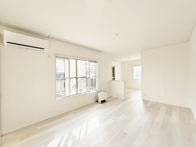 浜名区細江町中川の居間・リビング|陽当り良好のLDK。
