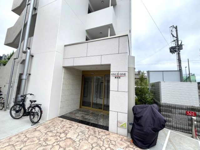 ONLYONE灘南通のエントランス