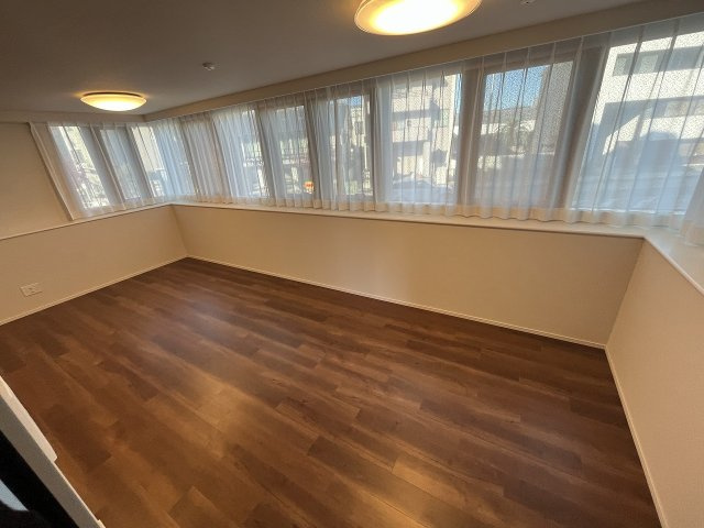 ローレルコート岐阜金華【2階】の居間・リビング