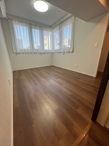 ローレルコート岐阜金華【2階】の洋室|西側洋室約7帖