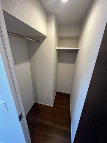 ローレルコート岐阜金華【2階】の収納|西側洋室約7帖　WIC