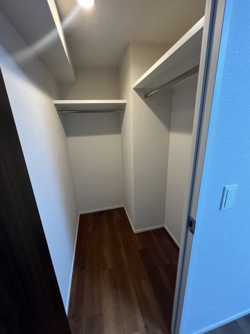 ローレルコート岐阜金華【2階】の収納|南側洋室約7帖　WIC