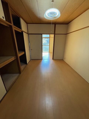 【居間・リビング】 | パシフィックハイツ鶴瀬 | こちらのリビングで趣味の時間をお楽しみください