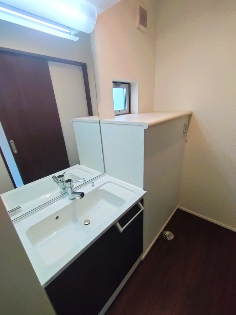 名古屋市中川区八熊二丁目戸建の独立洗面台|朝の身支度には欠かせない独立洗面化粧台