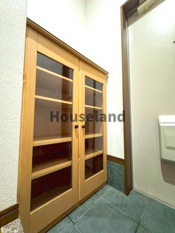 コモドありえの玄関