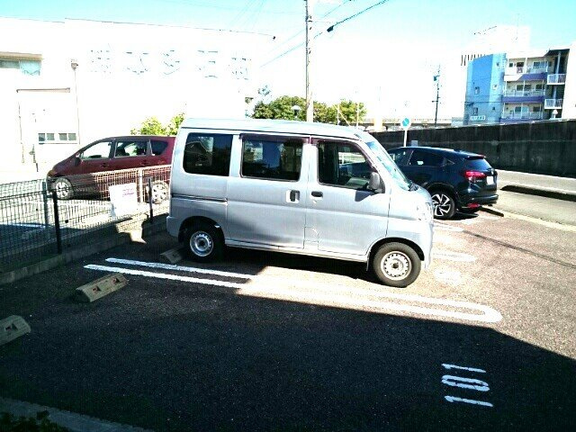 エミグラント４１の駐車場