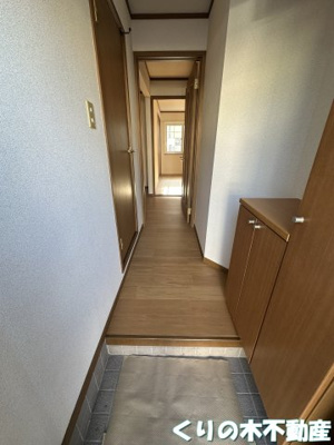 【玄関】 | ロータス城ヶ上　Ａ | 明るい玄関です
