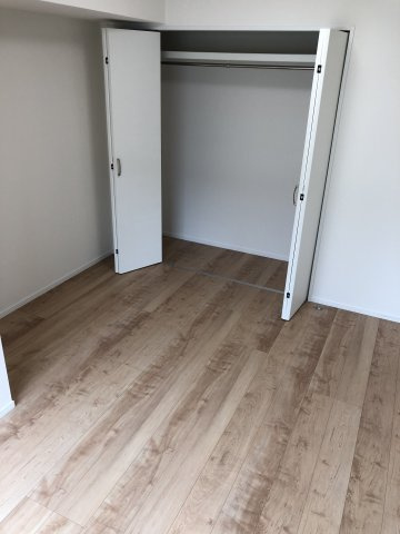 パールハイツ笹塚の洋室|落ち着いた色調の洋室です