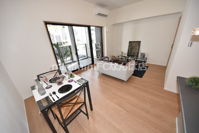 ブレイヴ新町の居間・リビング