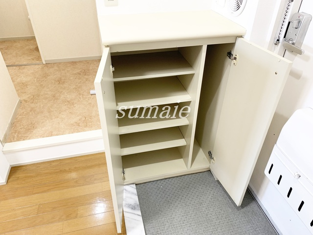 フクロク・ハイ・マンション1号館の玄関|シューズボックス