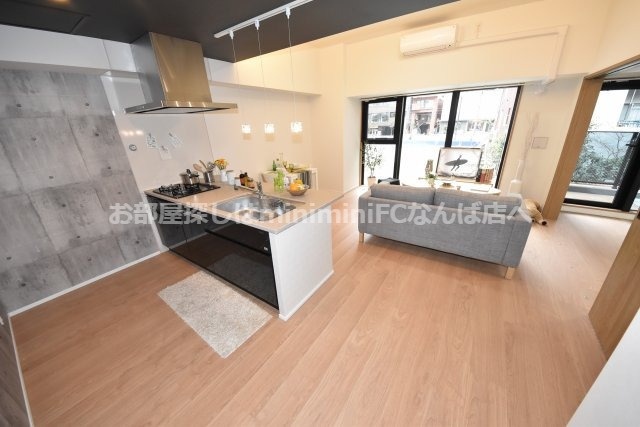 ブレイブ徳井町の居間・リビング