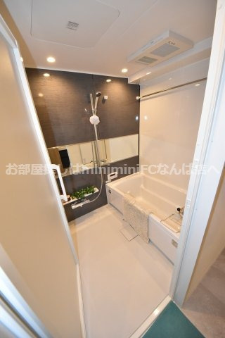 ブレイブ徳井町の浴室