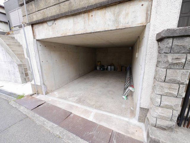 山田町小部向井谷貸家の駐車場