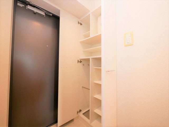 ルクレ京橋の玄関|ルクレ京橋　下駄箱