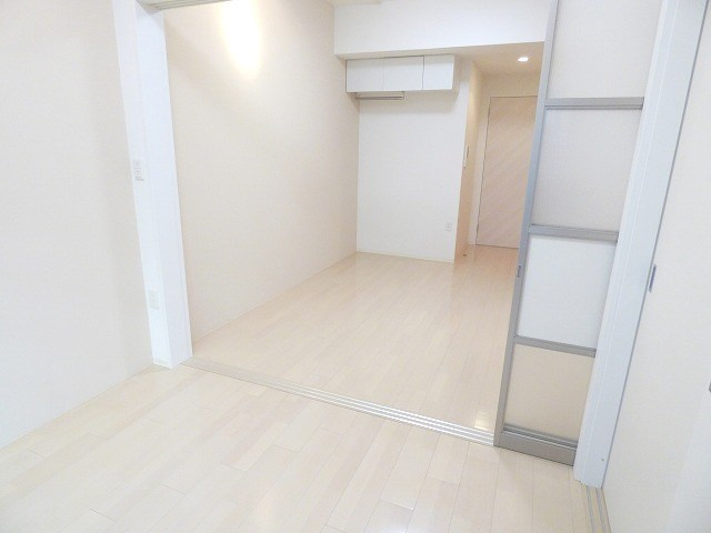 【居間・リビング】SERENiTE本町エコート