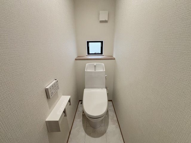 春日井市妙慶町2期｜名古屋市の戸建ならホームアップのトイレ|シャワートイレ