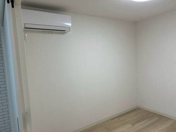 クリエオーレ瓜破東の洋室