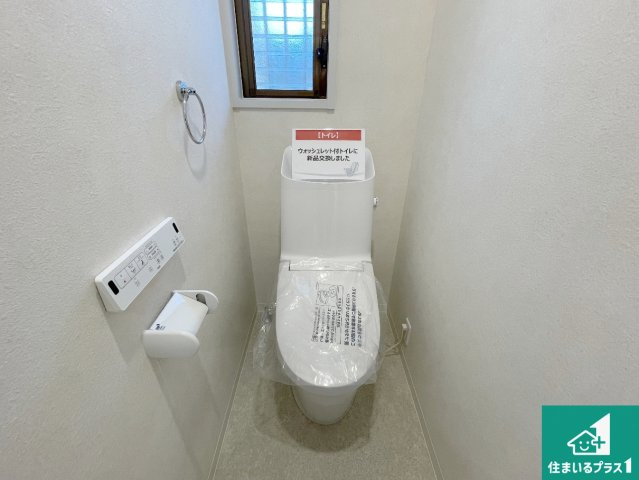 大津市青山　中古一戸建てのトイレ|1・2階の2ヶ所にあるので、朝の忙しい時間の順番待ちもなく、深夜の利用にも大変便利です。