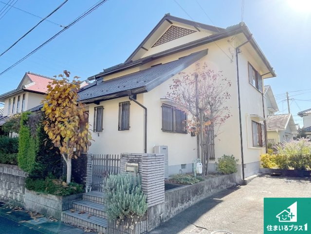大津市青山　中古一戸建ての外観|周辺は落ち着いた街並みの住宅地！子育てがしやすい住環境です！気になることがありましたら、お気軽にお問い合わせください！
