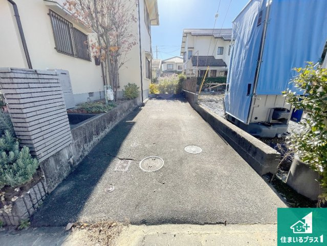 大津市青山　中古一戸建ての駐車場|２台分の駐車スペース有ります！
